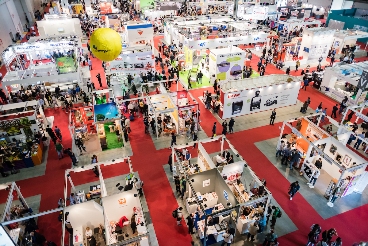 41 Trade Show Booth Design Ideas to Attract Visitors and Generate Leads